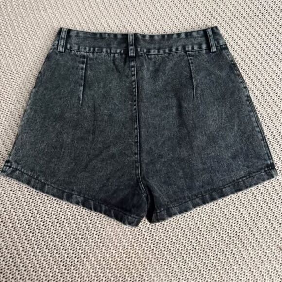 Bacio black denim shorts size small - Picture 2 of 7